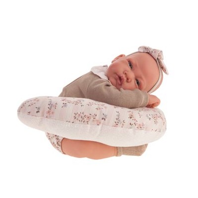 Recién Nacida con cojín de lactancia