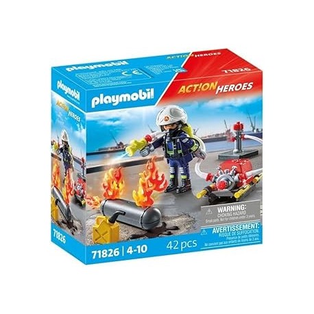 Bombero con bomba de agua