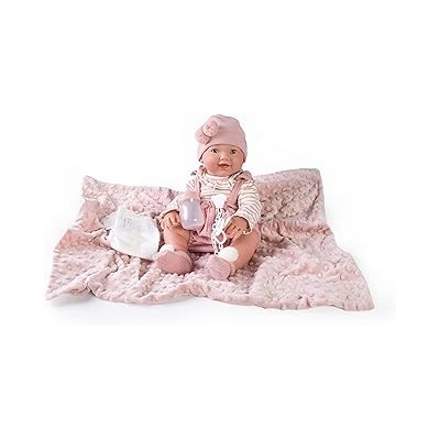 Recién Nacida Mia hace Pipí con manta